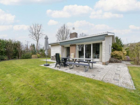 Cozy Bungalow in Kamperland with Spacious Garden